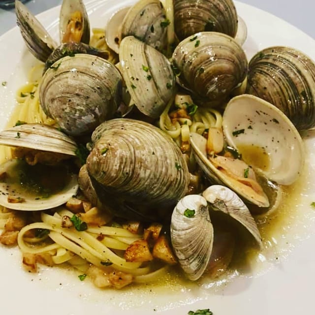 Linguini In Clam Sauce (Pasta).
